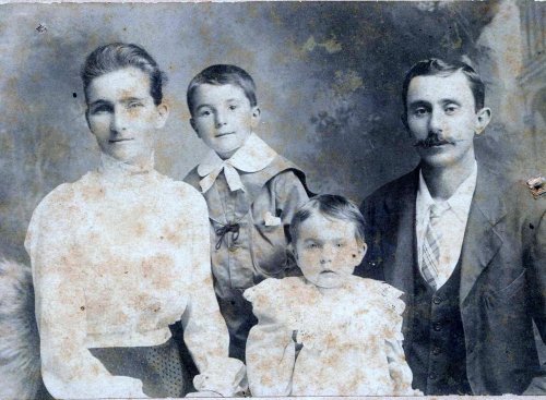 Margery�s grandfather Walter Henry (Harry) &nbsp;Sole born 24th November 1874 in Stanthorpe, Queensland (son of Edward and Margaret), and his wife Emily Jane Fleiner born 14th March 1875 in Mt. Perry Queensland, with the first two of their five children - Walter Barry(1899) &nbsp;and Margaret Catherine (1901)