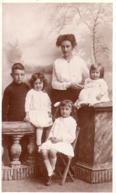 Annie WEST nee SOLE (1884-&nbsp; ) 