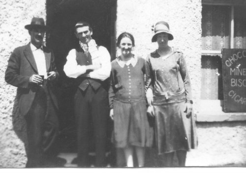Centre - Lynne�s grandfather, Thomas Walter Solley and his wife Ethel May (nee Sidders). 